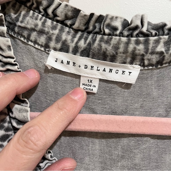 Gray Blouse - Picture 2 of 3